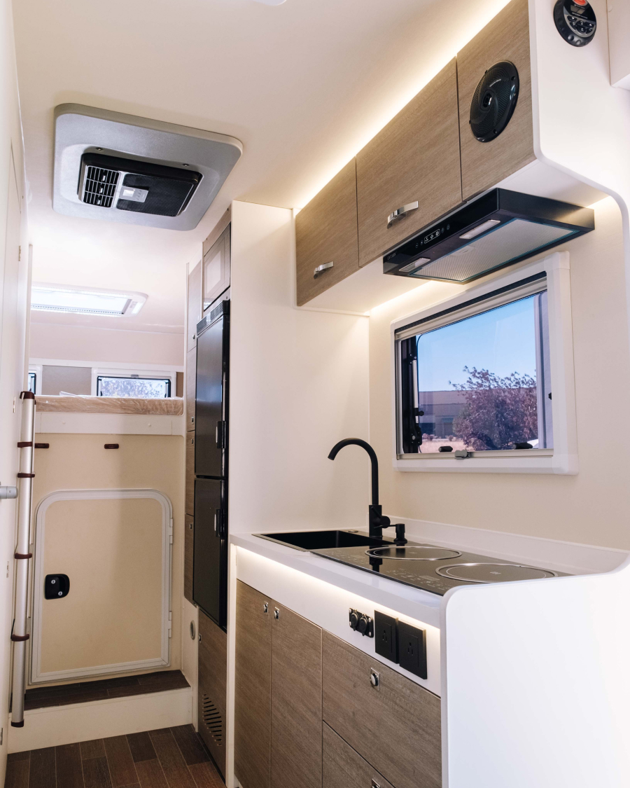09 Hunter RMV Tech and Air Interior of the Hunter RMV Globe Ranger 4X4